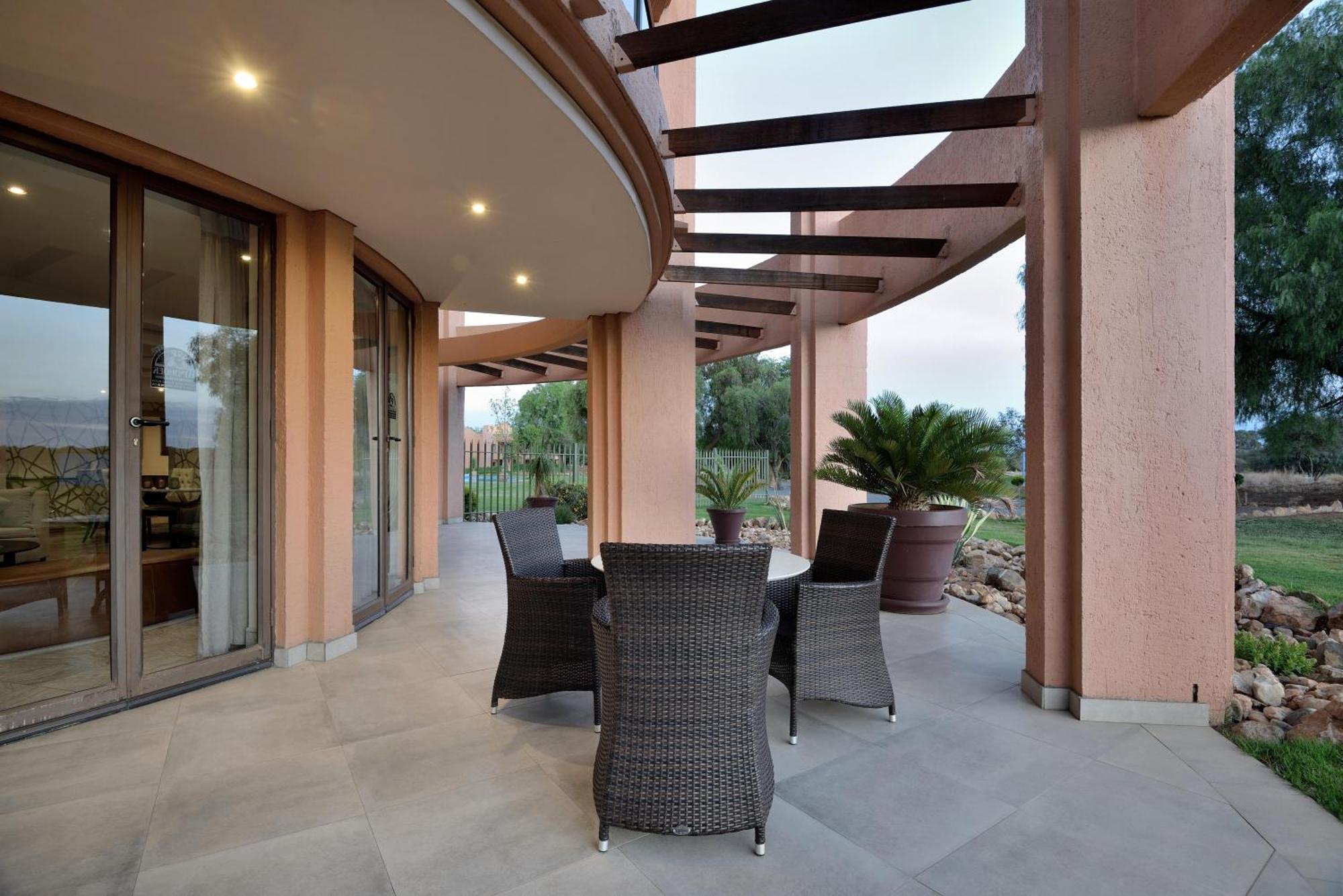 Windhoek Country Club Resort Dış mekan fotoğraf