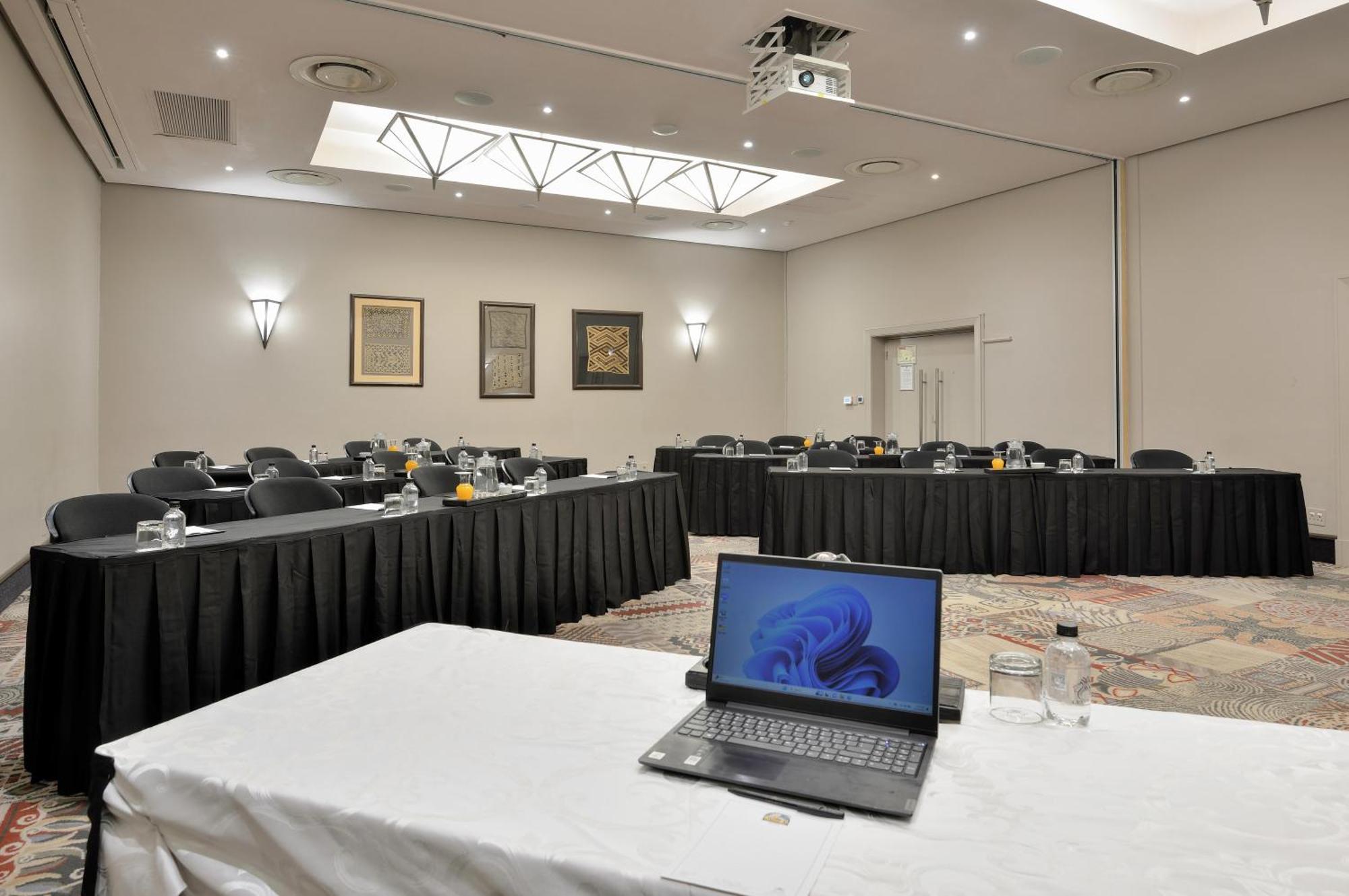 Windhoek Country Club Resort Dış mekan fotoğraf