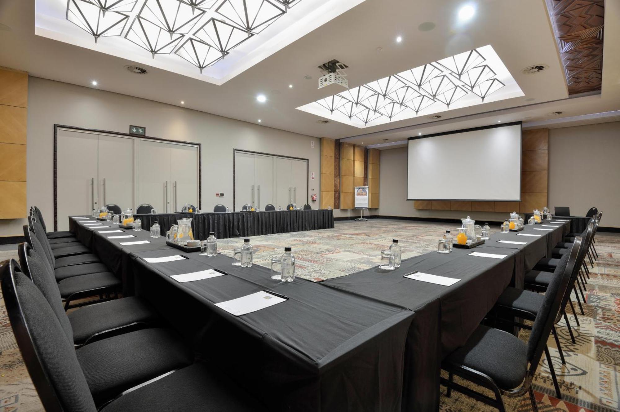 Windhoek Country Club Resort Dış mekan fotoğraf