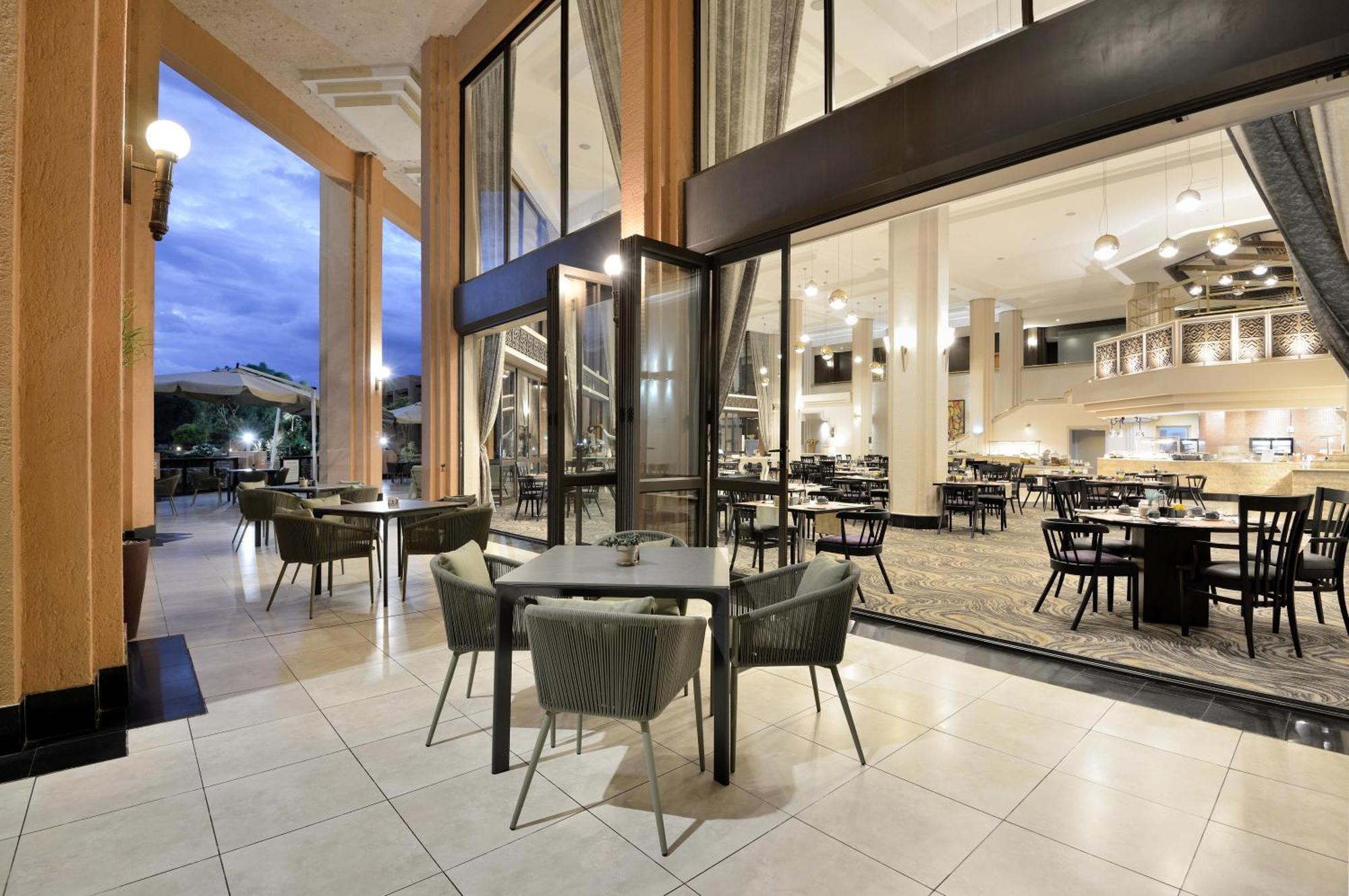 Windhoek Country Club Resort Dış mekan fotoğraf