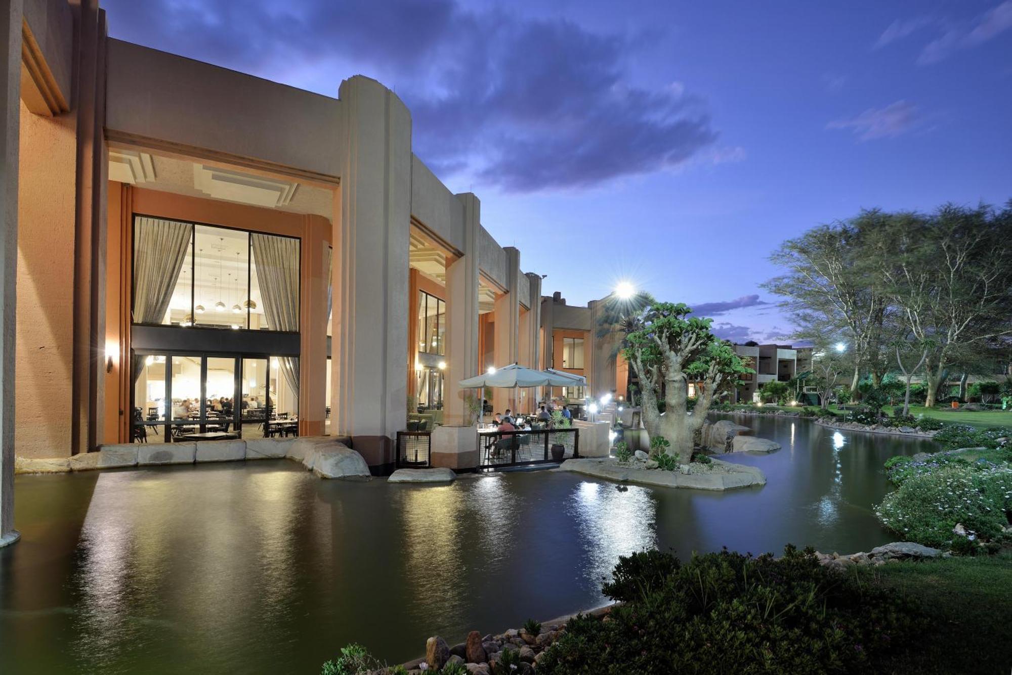 Windhoek Country Club Resort Dış mekan fotoğraf