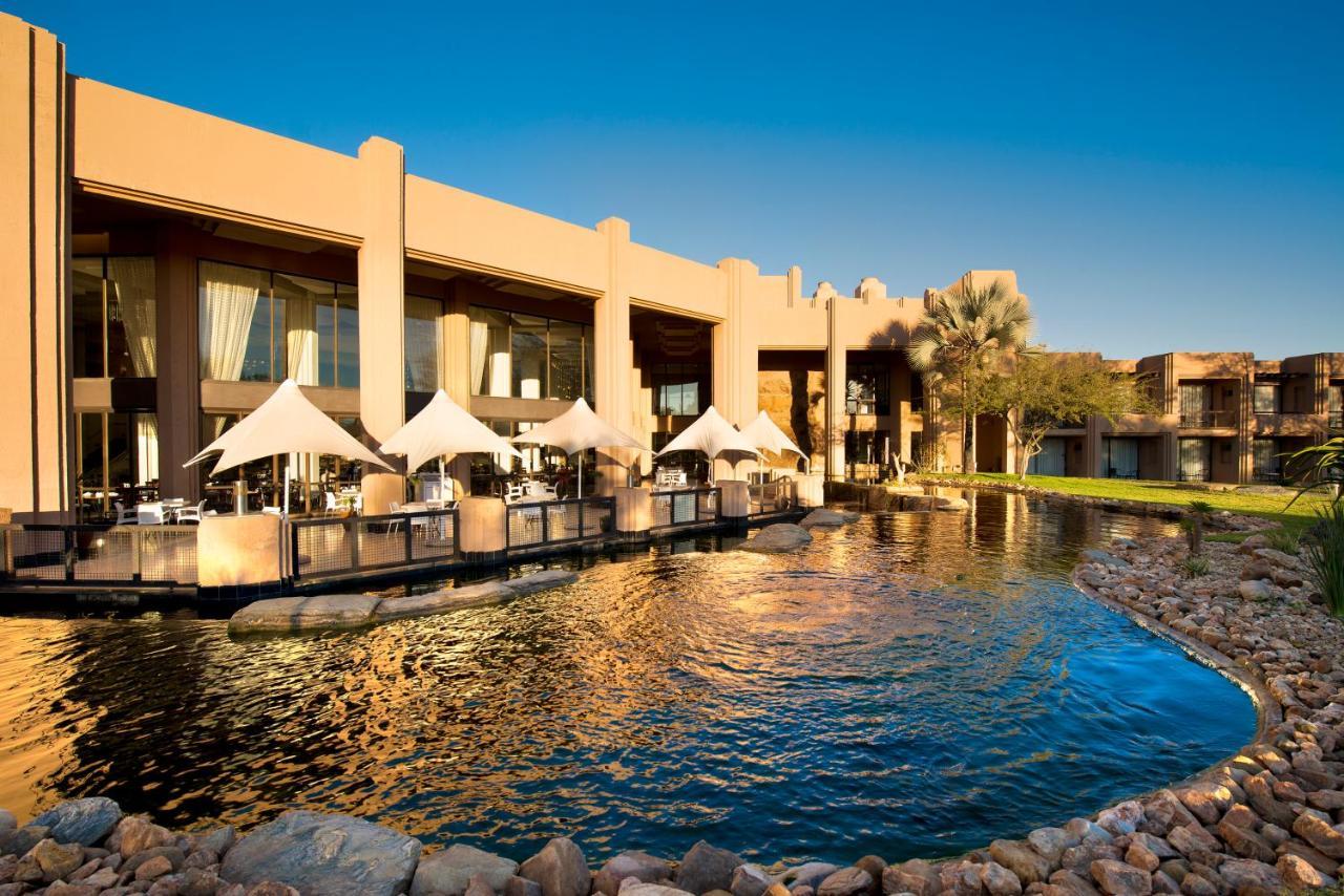 Windhoek Country Club Resort Dış mekan fotoğraf