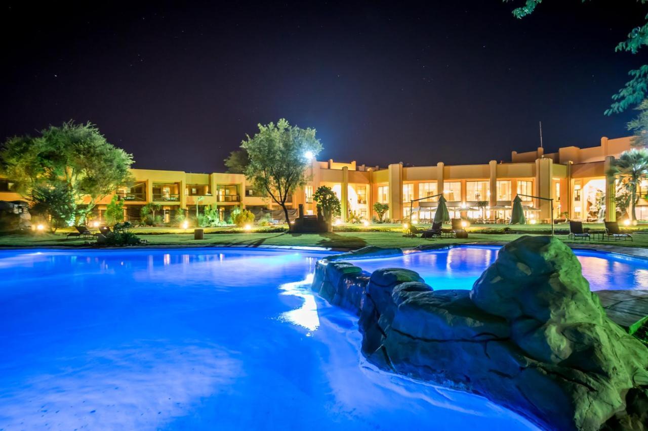 Windhoek Country Club Resort Dış mekan fotoğraf